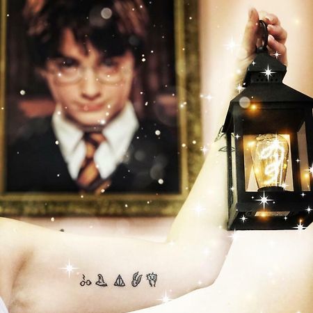 Hostel U Potteraチェルニウツィー エクステリア 写真