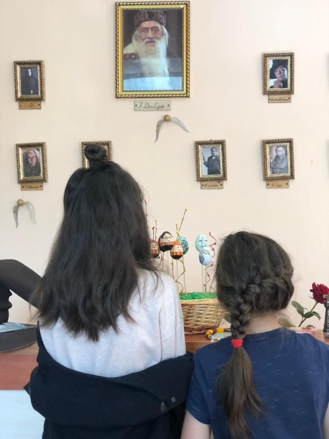 Hostel U Potteraチェルニウツィー エクステリア 写真